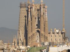 ついにやって来ました｢サグラダ・ファミリア/Sagrada Familia｣へ。
アールヌーヴォー(モデルニスモ)建設好きならば、なんだかんだ言っても､ここを外すわけにはいきません。

