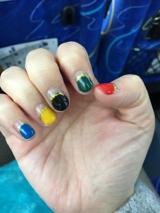 有楽町からバスで成田空港に向かいます。<br />セルフネイルをオリンピック仕様にしてみました。