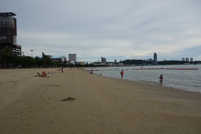 6月1日　16：57<br />ビーチに入れるようになり少しだけ良くなりましたパタヤ。<br />