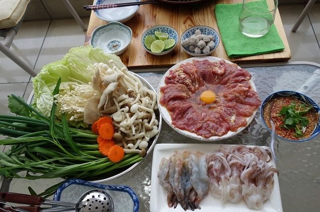 6月1日　　夕食<br />豚肉の鍋　他にイカ　海老　キノコ　魚団子　等々