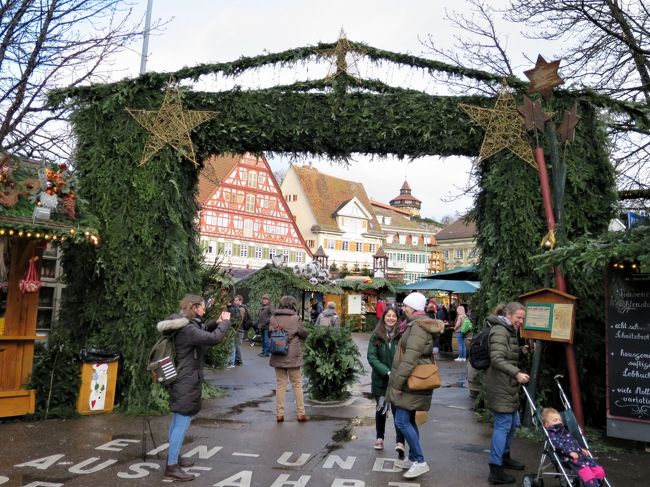 では、エスリンゲンに来た一番の目的、教会に面する”マルクトプラッツ”のクリスマス・マーケットへ！