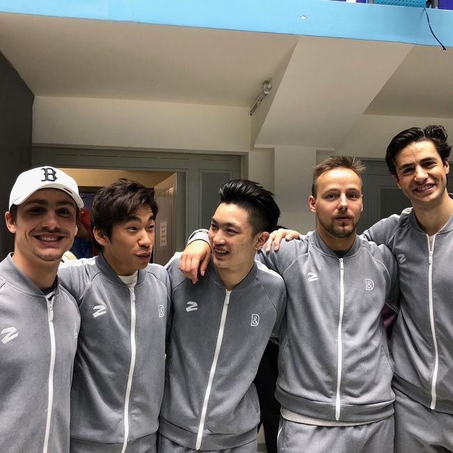 アスタナ在住日本女子に人気のイケメンポジェさんも出てきました(一番右)。