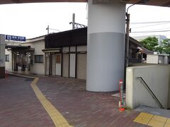 阪急吹田駅にやってきました。右の地下道に入ります