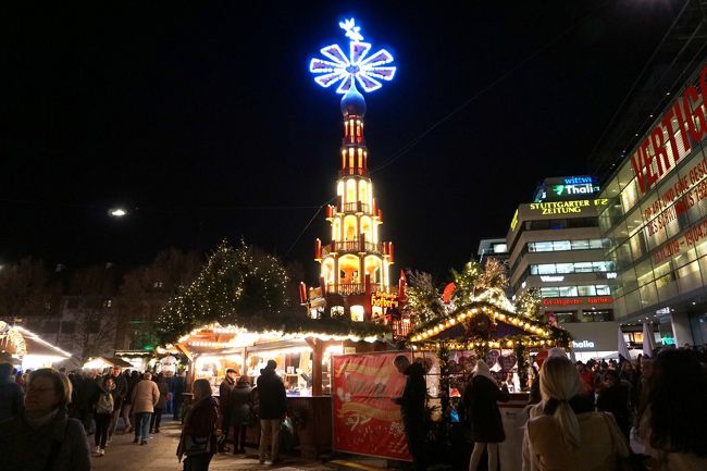 屋台を覗きながらブラブラ。