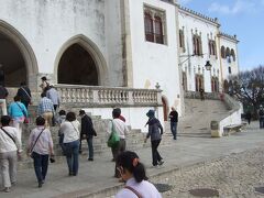 シントラ宮殿（Palacio Nacional de Sintra）

15～19世紀にかけてポルトガル王家が住んでいたそうです。