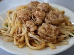 津山市街地に入って、橋野食堂で津山名物のホルモンうどんを食す。