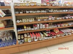 丸広百貨店 (飯能店)で、よく行くのは1階の食料品、生鮮食品です。
よく買うものは、豆入り煎餅、安売りの時の、蜂蜜、ハーゲンダッツのアイス、
鰻(小さい時は買わず)など。