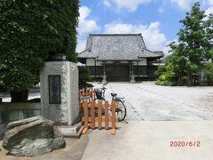 近くをよく通りますがお寺があるのは知らなかった。
曹洞宗玉宝寺だそうです。永平寺が本山の禅宗です。
五百羅漢像があるそうです。
今度見てみましょう！
願かけ地蔵尊と宮沢湖弁財天も境内にあるのですね。
中に入ってゆっくり見ないとダメですね！