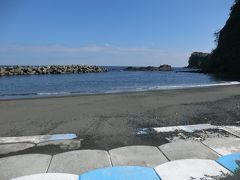 11:47
「日の出浜」
岡田港に近い小さな海水浴場です。
消波ブロックにより穏やかな波となり、小さなお子さんでも安心して遊べます。
シャワー・更衣室・トイレ完備です。