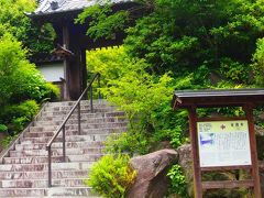 次いで覚園寺

一二一八年、北条義時公の薬師如来信仰により建てられた大倉薬師堂が、覚園寺のはじまりです。

とHPにある。