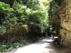 亀ケ谷坂切通しをとおり、北鎌倉方面へ抜けます
ここの急な上り坂は、かなりハードです