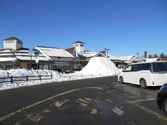 そして、東海北陸道　ひるがの高原サービスエリアに到着！ここは標高が高いので、雪がいっぱい。