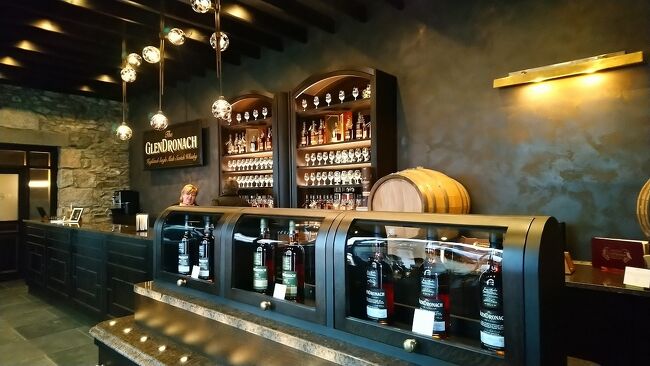 しかも蒸溜所限定のレアなモルトウィスキーを試飲できる。もちろん有料の試飲ですが、ラインナップが幅広く、ちょっと驚きの仕掛けです。運転していなければ、即頂くところですが、今回は諦めます。