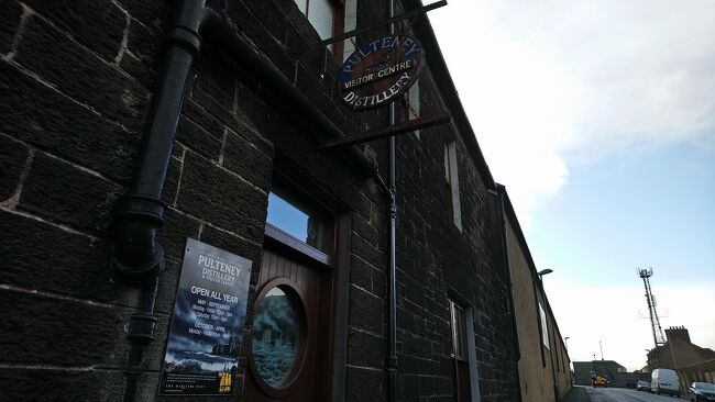 この蒸溜所も冬シーズンのため、土曜日はビジターセンターも閉鎖されています。今回は蒸溜所訪問が目的ではないため、ちょっと立ち寄って次へ移動します。