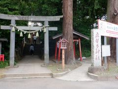 台方・麻賀多神社を通りました。この神社は杉の木の下からでてきた７つの玉・勾玉（まがたま）を祀っています。この一帯が麻の産地である（下総の総は麻を表す）ことと三種の神器と詠み方が同じにならないように、最後のま、を外して麻賀多神社と社名を定めたそうです。