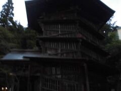 飯盛山には白虎隊以外の名所もあります。そう、さざえ堂です。
