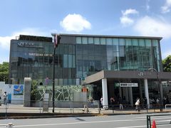 東京・原宿

2020年3月21日に開業したJR「原宿」駅の新駅舎の写真。

2階に【猿田彦珈琲The Bridge原宿駅店】が入りました。

色々撮ってあったSDカードを紛失してしまい、やる気がなくなった（泣）