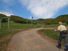 翌週、５月２４日

スキー場コースから登山開始

この時期、山ウドが程よく実っているので、登山をしながら山菜採りを楽しむことができる。