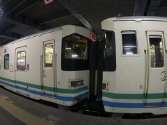 Ａパターン(先頭車ｘ先頭車　貫通タイプ)

２両固定編成ｘ２になっています。
写真は、阿武隈急行の車両で、自社線内は通常2両ですが、ＪＲ乗り入れ列車の場合は、2両x2の4連で運転されます。

例：阿武隈急行　8100系電車(ＪＲ仙台駅で撮影）