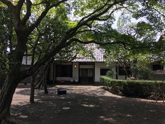 旧小坂家住宅です。
信越化学工業などの創業者にして、元衆議院議員小坂順造氏の別邸だそう。