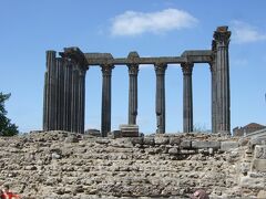 エヴォラのローマ神殿（Templo Romano Evora）

月の女神ディアナが祀られていたという説からディアナ神殿とも言われていますが、俗説のようです。