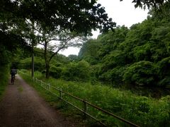 このあたりの地盤が軟弱で江戸時代から工事のネックになっていた所です。自転車道と花見川がくぼ地の中にあり、放水したら自転車道が浸水の危険がある地形でした。