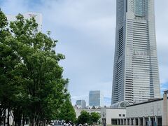 右手が横浜美術館です。
