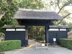 好文亭表門。藩主・斉昭が詩歌や養老の会などを催した。