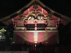 上神庫の想像の象がライトアップされています。