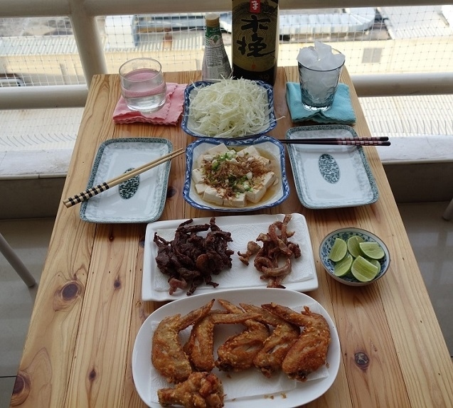 10日　　夕食<br />鶏のから揚げ　豚の天日干し　肉の天日干し　煮豆腐　生キャベツ