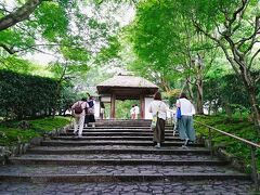 安楽寺
市バス真如堂前下車から徒歩15分
市バス錦林車庫前下車から徒歩15分
拝観料、500円
哲学の道から一本山側に入った、通称『隠れ道』沿いにあります。と言うか、隠れ道すぎて道に迷うw
坂道をのぼり、住宅街に迷い込んだ頃、それらしい雰囲気の場所に出たと思ったさらにその先にあります。