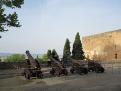4日目はここも憧れていたアルハンブラ宮殿へ
城壁には4門の大砲