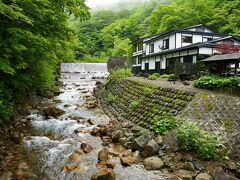 「大釜温泉」へ行く途中に「妙乃湯温泉旅館」です。千達川沿いにモダンな建屋が売りになっているようです。泉質は「カルシウム・マグネシウム硫酸塩泉・単純泉」です。