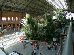 ▽プエルタ・デ・アトーチャ駅

まるで植物園のような木々が駅舎内に茂っている。
旅番組で見たことがある。