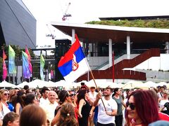 Serbian festival @Darling Harbour
まず最初にセルビアンフェスティバル。セルビアは過去の内戦や混乱よりオーストラリアへ移民してきた人々が多く、オーストラリア内での一大勢力です。あまり知られていない国ですが、テニスチャンピオンのジョコビッチの出身国といえば分かるのではないでしょうか。