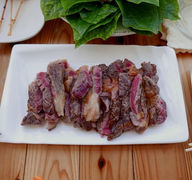 米産牛肉ステーキ．．．スーパーB.Cで買ったが脂が乗った美味しい肉◎<br />