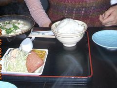 「ゆいれーる　おもろまち駅」で乗車し「見栄橋駅」で下車。

昼食にハイウエイ食堂に来ました。

妻は「ゆし豆腐定食」です。

