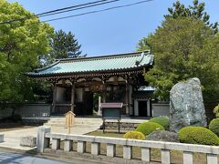 まだ少し体力が残っていたので寄り道することにしました。

駅を挟んで石神井公園の反対側にある長命寺というお寺に来ました。

真言宗豊山派の寺で1613年に建立されたそうです。