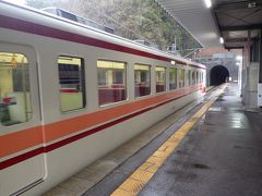 東武鉄道株主優待券が利用できる区間は、新藤原駅まででした。
新藤原駅から河内湯元駅までは、野岩鉄道会津鬼怒川線になり、300円の運賃がかかりました。無事川治湯元駅に到着しました。

