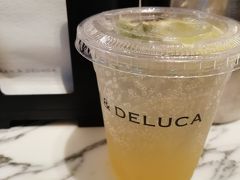 最後はクリスタ長堀のDEAN & DELUCAで〆＾＾

NYでカフェオレのんだ時以来＾＾；

これ、すだちレモネード的なのですごい美味しかった！！！アメリカいったらレモネードとオレンジジュース漬けの私にはたまらん好き♪

あ～食い倒れた＾＾；I ラブ　大阪（笑）