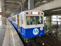 昔の山手線を小さくしたような車両。