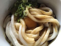 生卵入りの伊勢うどん。