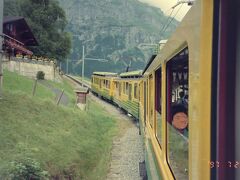 本日の、といかグリンデルワルドでの滞在する宿は、そこからWAB鉄道（ヴェンゲンアルプ鉄道）に乗って１駅のグルントという駅。