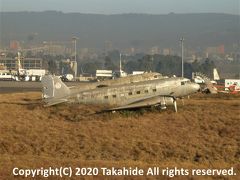 ボレ国際空港(??? ??? ?? ??? ??? ?????? ????)

エチオピア航空(????? - ?????? ??? ????)が運行開始時に飛ばしたダグラスＤＣ－３(Douglas DC-3)が空き地に止まっています。


ボレ国際空港：https://ja.wikipedia.org/wiki/%E3%83%9C%E3%83%AC%E5%9B%BD%E9%9A%9B%E7%A9%BA%E6%B8%AF
ボレ国際空港：https://addisairport.com
DC-3：https://ja.wikipedia.org/wiki/%E3%83%80%E3%82%B0%E3%83%A9%E3%82%B9_DC-3