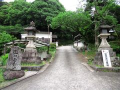 建水分神社は昔から金剛山の鎮守、また、楠木氏の氏神として崇敬されています。千早赤阪村の中でも有名な観光スポットで、この日も参拝客の姿がありました。