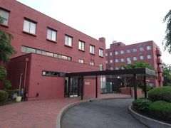 　今夜の宿泊先は、筑波大学の関連団体が運営する「研修センター」です。昨年はぼっちで２泊しましたが、今回は家族３人で泊まります。
　その名の通り、研修施設を兼ねているので、家族向きではないのは重々承知。病院近くの和室がある宿を探せば、ここの一択でした。