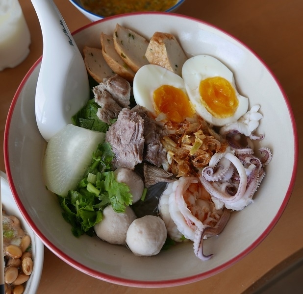 特製ラーメン　麺は見えませんがウンセンにしました。<br />