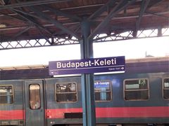 ウイーン中央駅から約2時半程でブダペスト東駅に到着。ハンガリー鉄道の係員は不愛想。