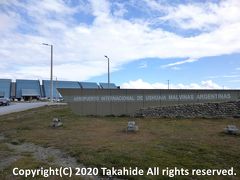 ウシュアイア国際空港(Aeropuerto Internacional de Ushuaia Malvinas Argentinas)

宿に戻り遅い昼食を取った後、十分な時間があったので空港まで景色の良い道を歩いて行きました。


ウシュアイア国際空港：https://ja.wikipedia.org/wiki/%E3%82%A6%E3%82%B7%E3%83%A5%E3%82%A2%E3%82%A4%E3%82%A2%E5%9B%BD%E9%9A%9B%E7%A9%BA%E6%B8%AF