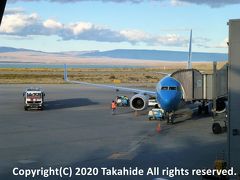 エル・カラファテ空港(Aeropuerto Internacional Comandante Armando Tola de El Calafate)

出発がかなり遅れましたが、日没前に到着できました。


エル・カラファテ空港：https://en.wikipedia.org/wiki/Comandante_Armando_Tola_International_Airport